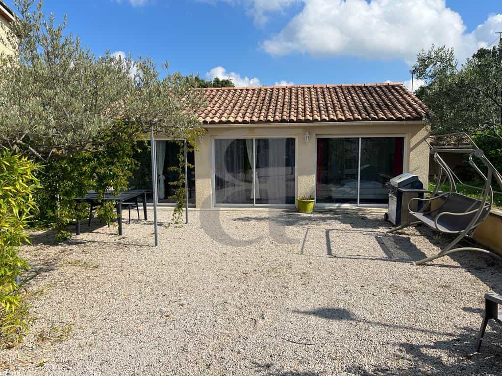 Hus i Grillon, Provence-Alpes-Cote d'Azur 12287034