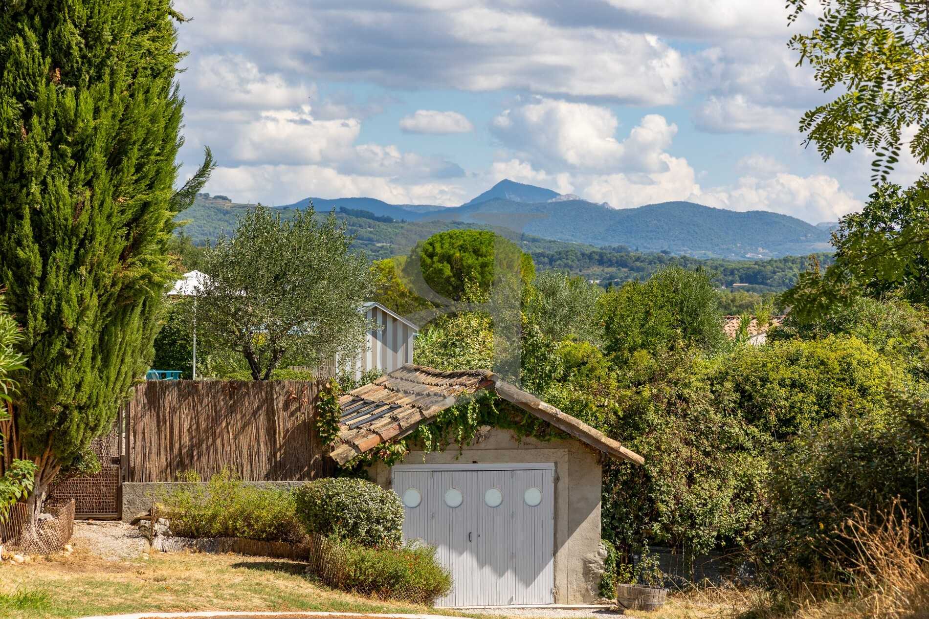 Casa nel Vaison-la-Romaine, Provence-Alpes-Côte d'Azur 12287041