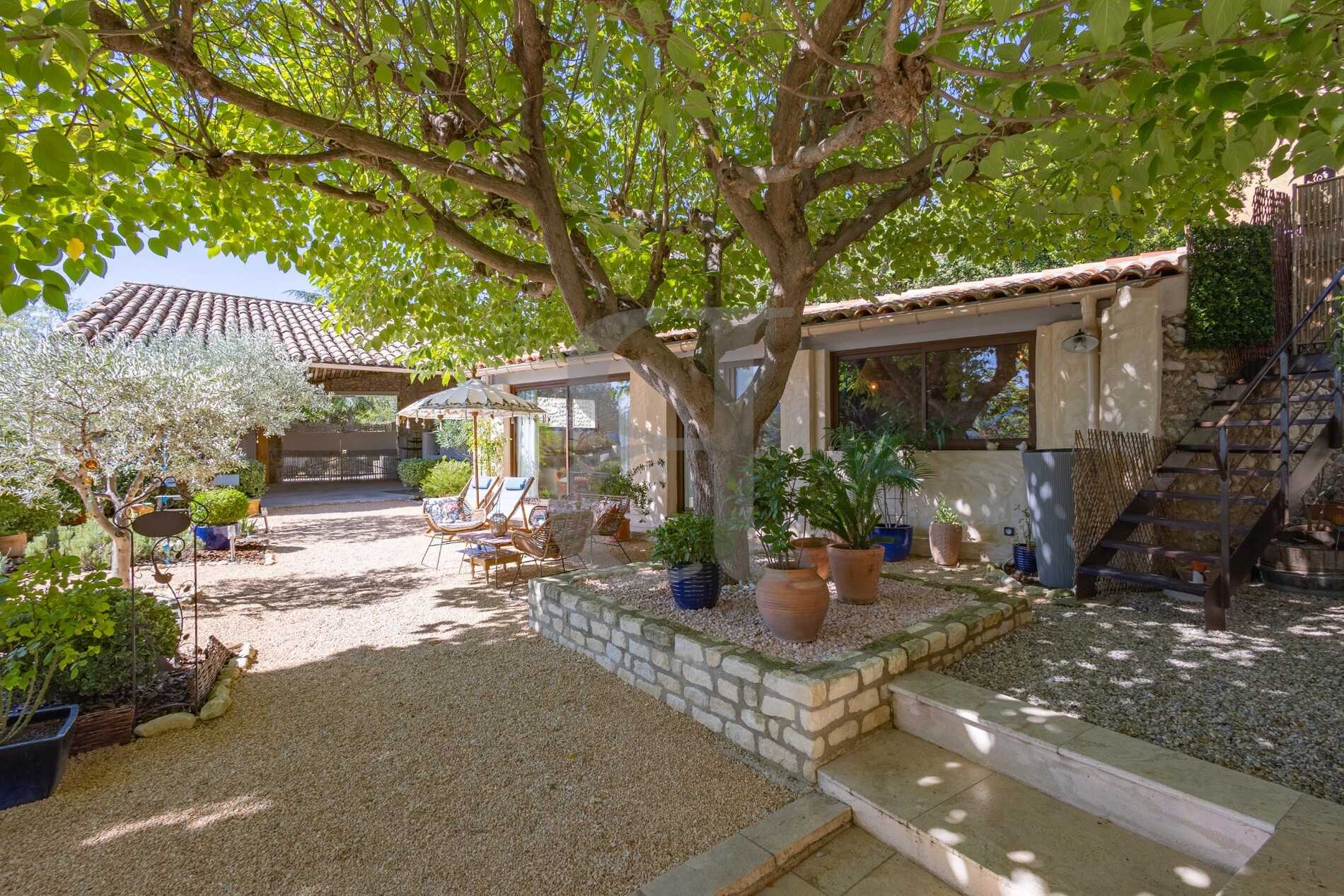 Casa nel Vaison-la-Romaine, Provence-Alpes-Côte d'Azur 12287041