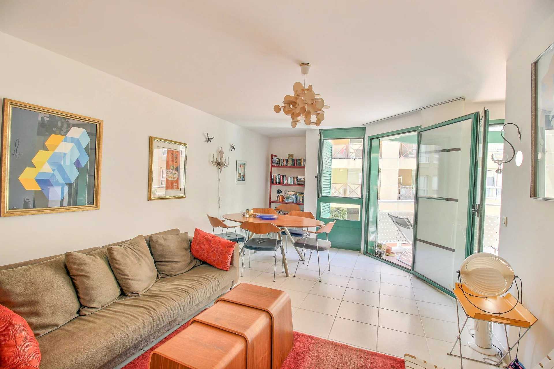 Condominium in Nice, Provence-Alpes-Cote d'Azur 12287054