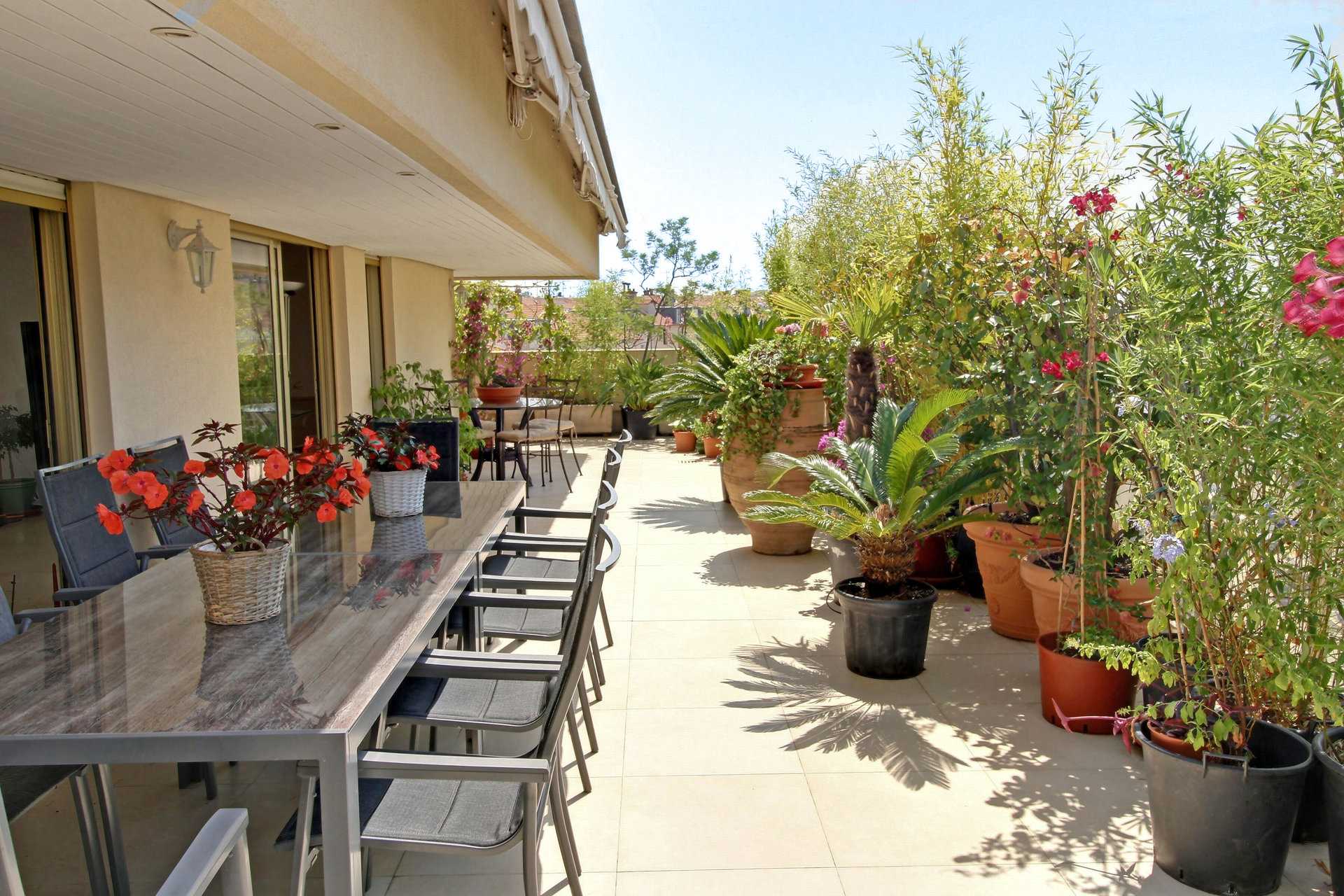 Condominium in Cannes, Provence-Alpes-Cote d'Azur 12287115