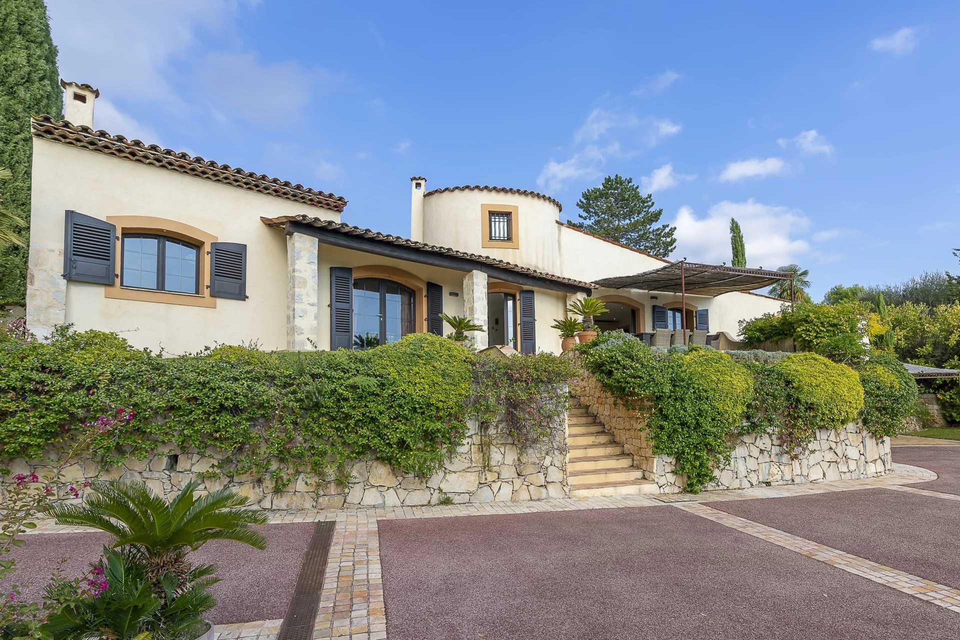 casa en Grasse, Provence-Alpes-Côte d'Azur 12287656