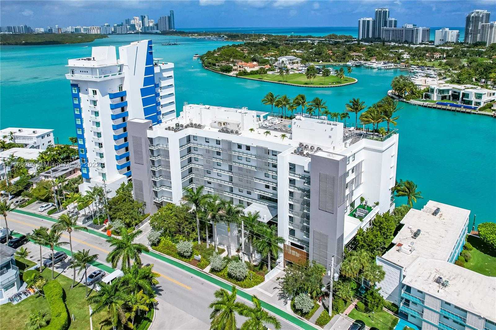 Condominium dans Bay Harbor Islands, Florida 12293083
