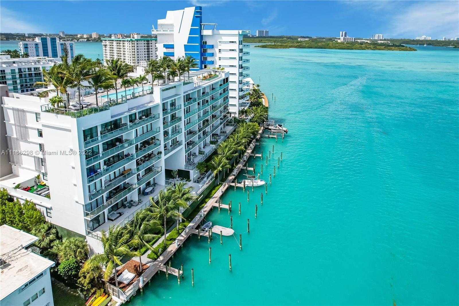 Condominium dans Bay Harbor Islands, Florida 12293083