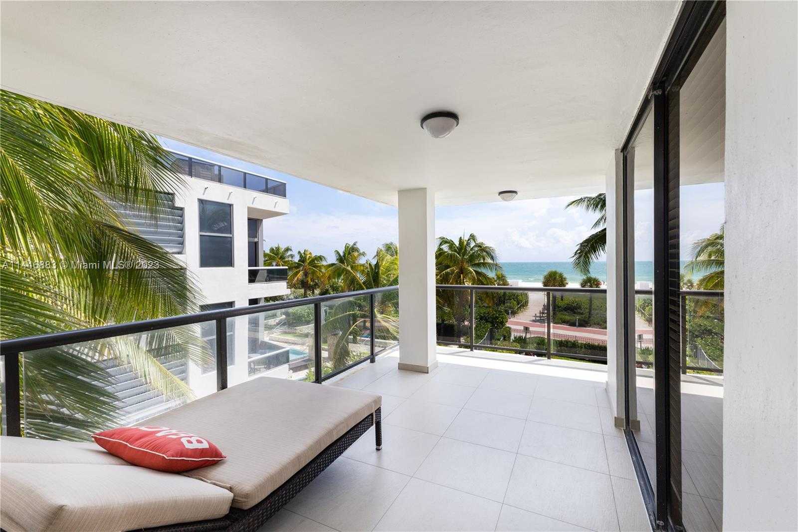 Condominium in Miami Beach, Florida 12293091