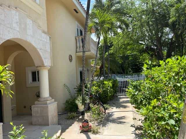 بيت في Miami, Florida 12293098