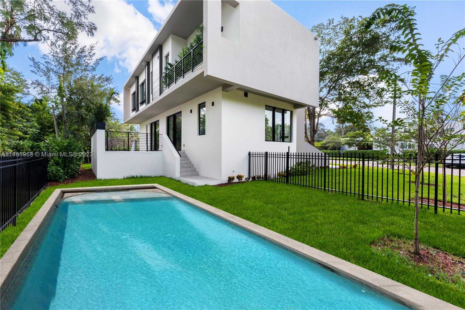 House in Miami, Florida 12293103