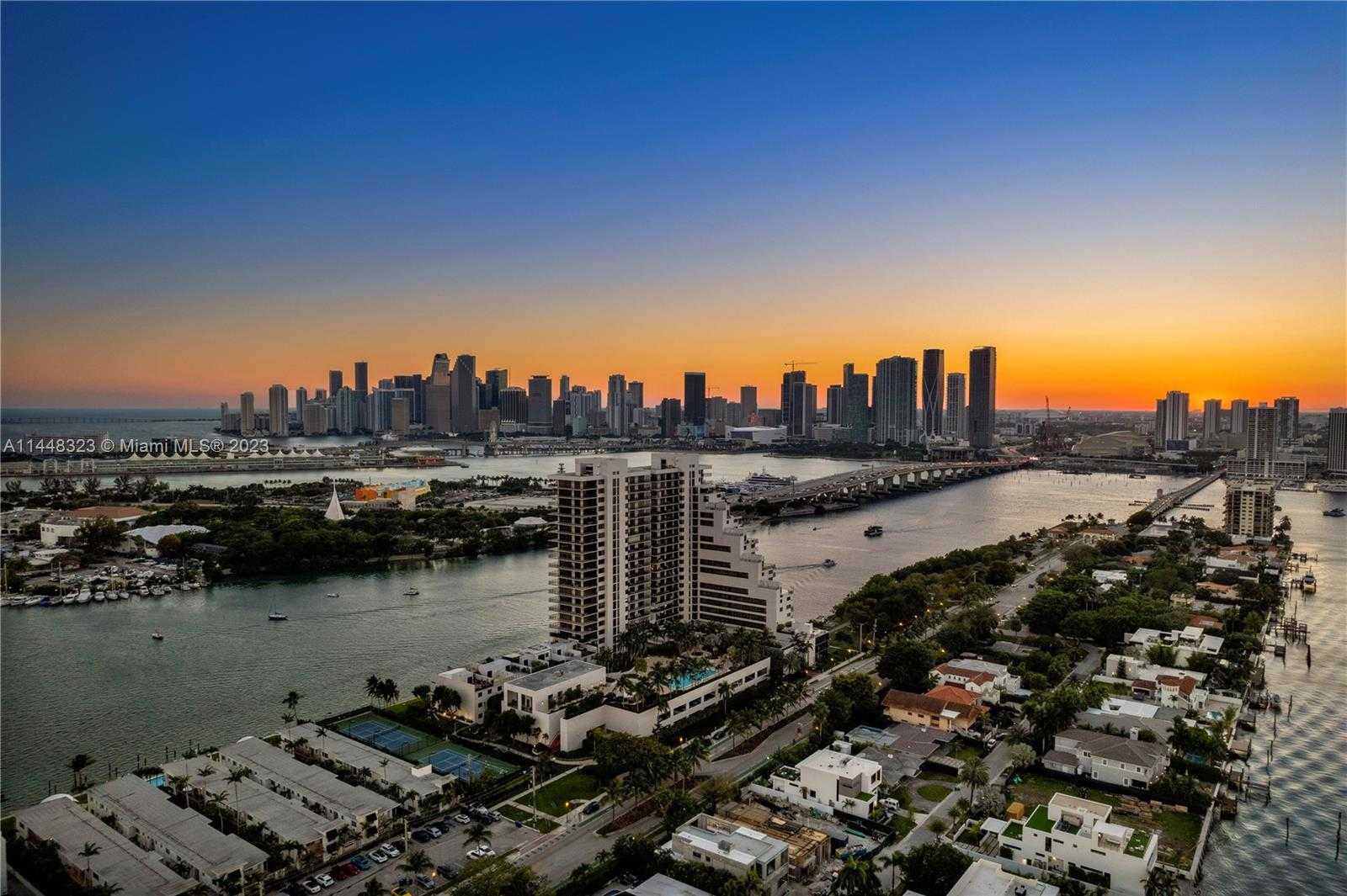 Condominium in Miami Beach, Florida 12293105