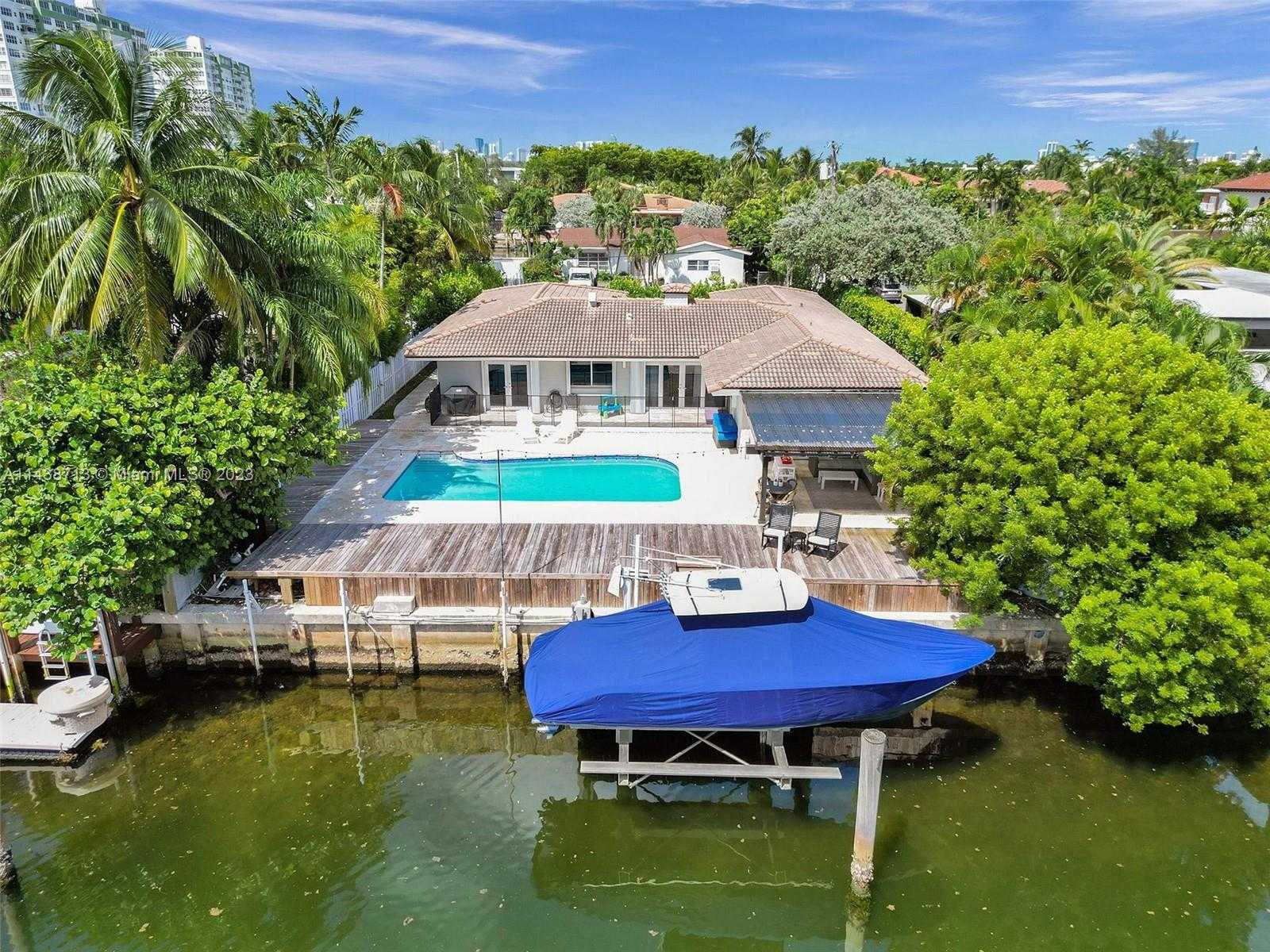 House in North Miami, Florida 12293113