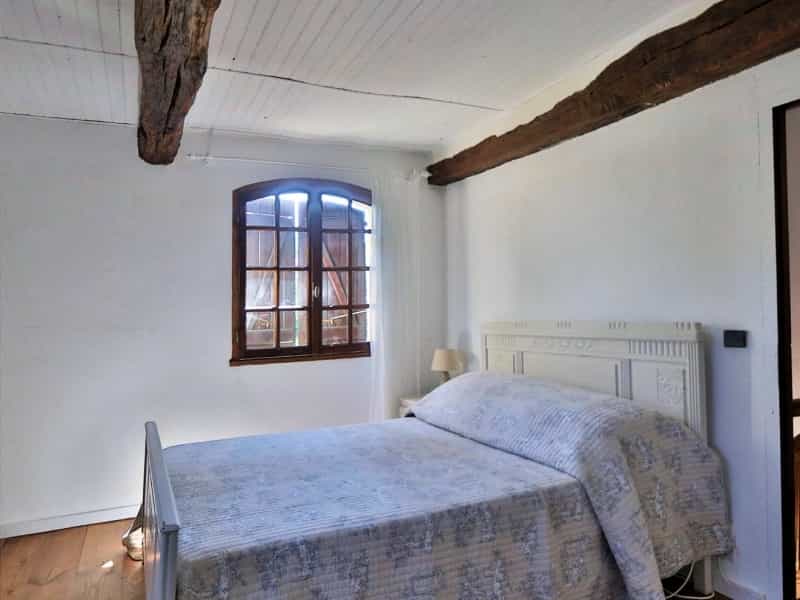 بيت في Monlezun, Occitanie 12293150