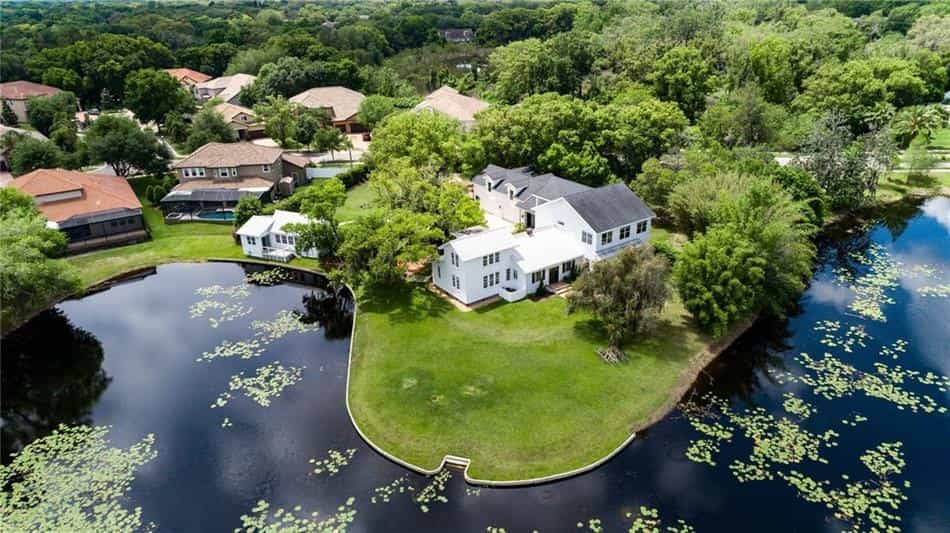 Huis in Lake Magdalene, Florida 12293937