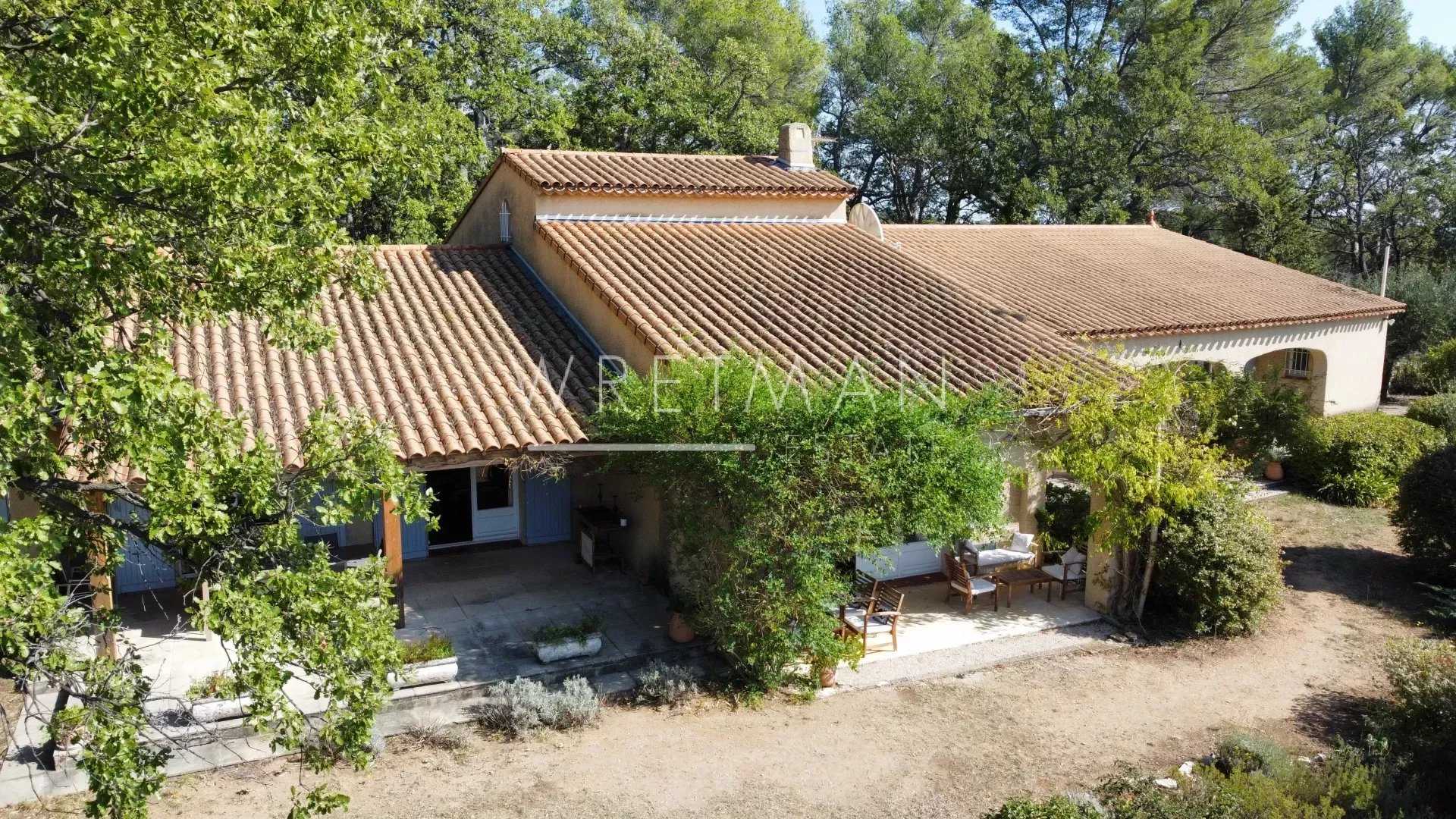 Talo sisään Seillans, Provence-Alpes-Cote d'Azur 12294842
