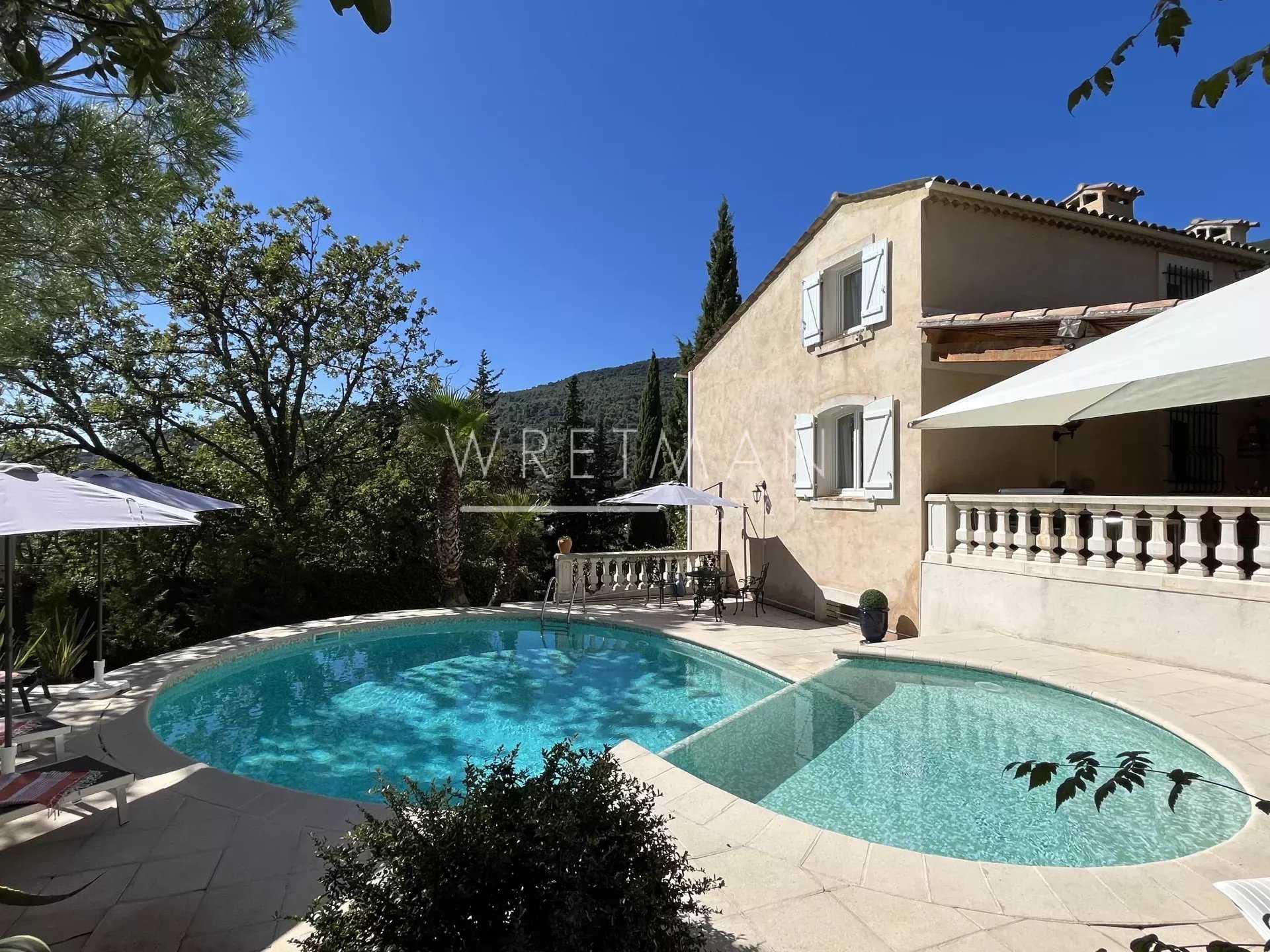 Talo sisään Seillans, Provence-Alpes-Cote d'Azur 12294843