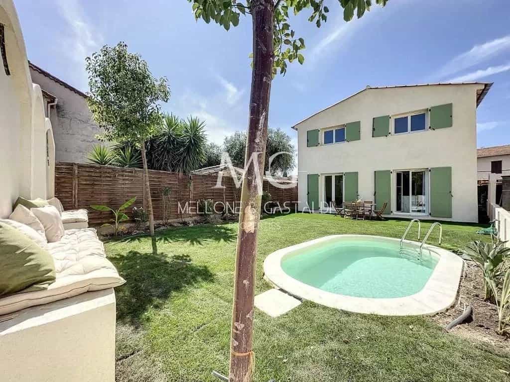 Flere hus i La Roquette-sur-Siagne, Provence-Alpes-Cote d'Azur 12294907
