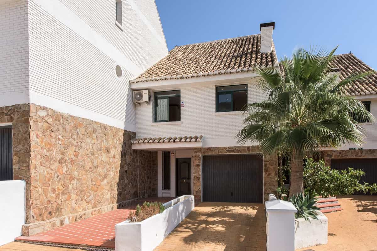 בתים מרובים ב Benalmádena, Andalucía 12295561
