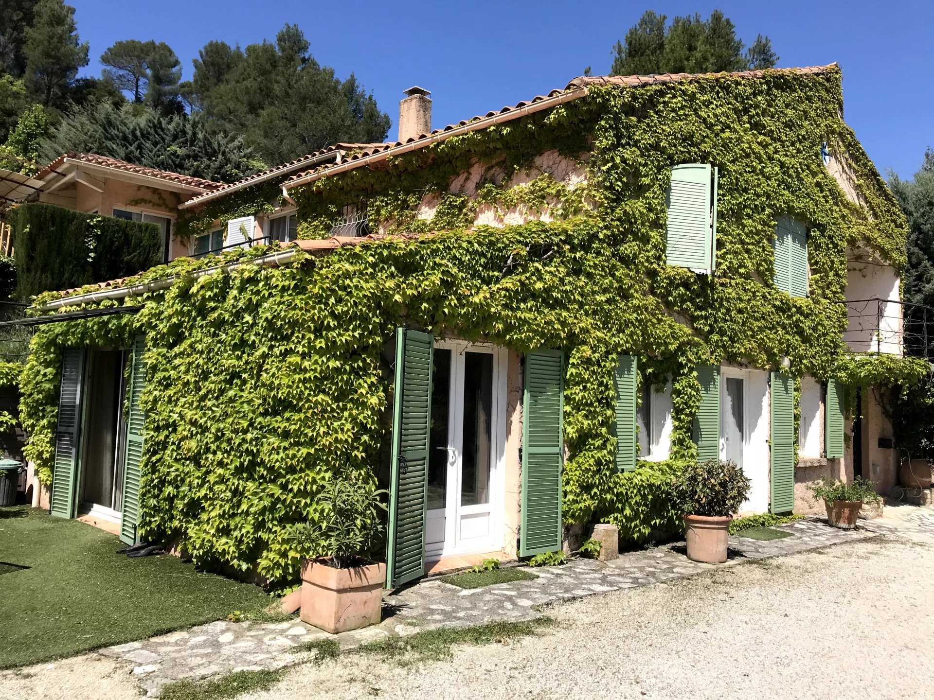 Hus i Auriol, Provence-Alpes-Cote d'Azur 12296555