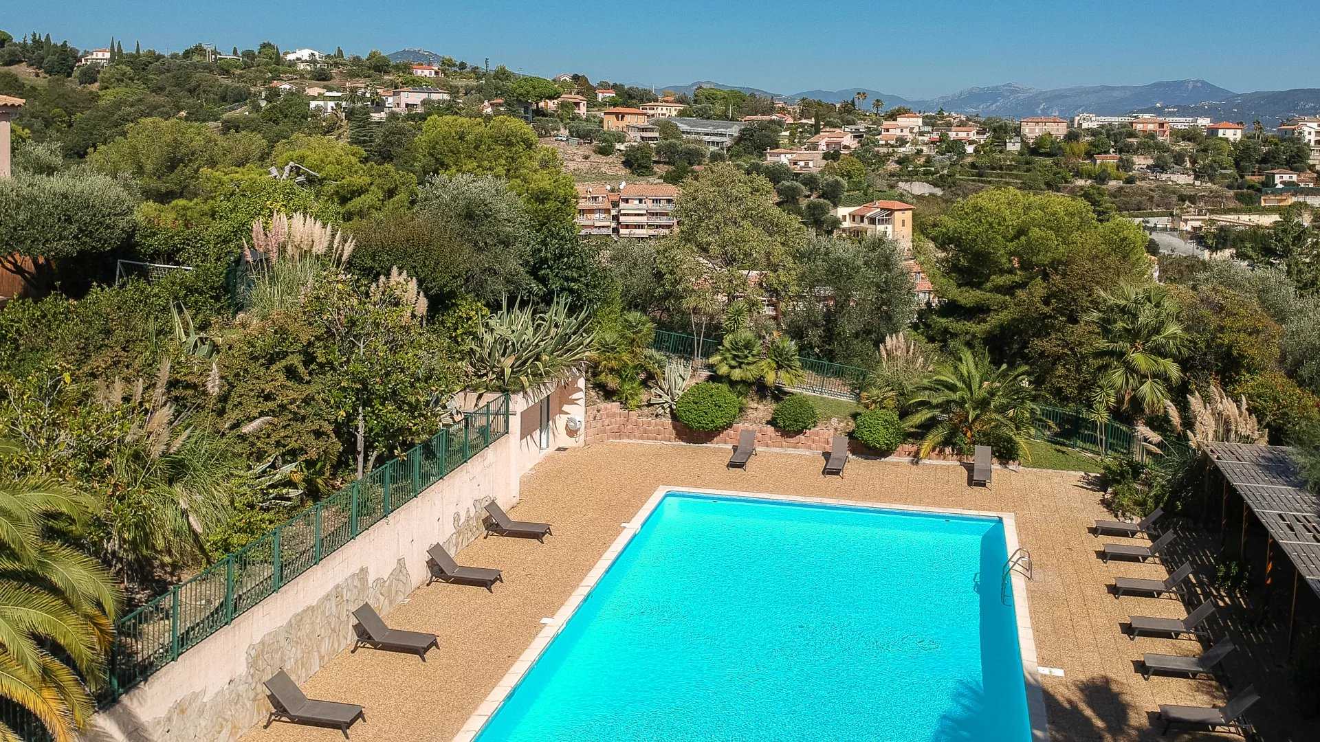 Condominium dans Saint-Isidore, Provence-Alpes-Côte d'Azur 12296586