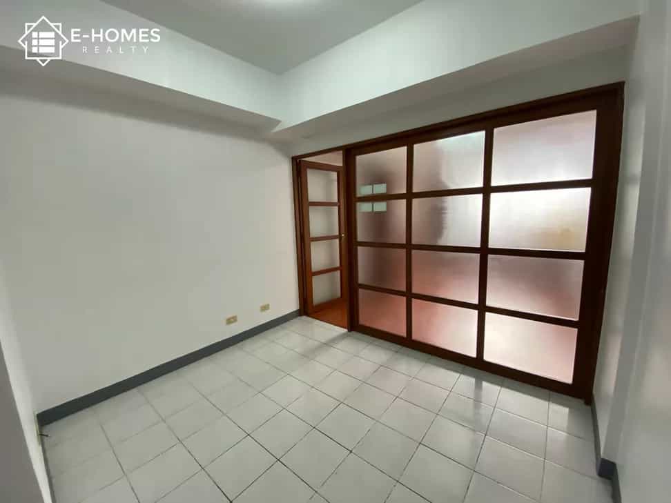 Condominium in Urdaneta, Makati 12296829