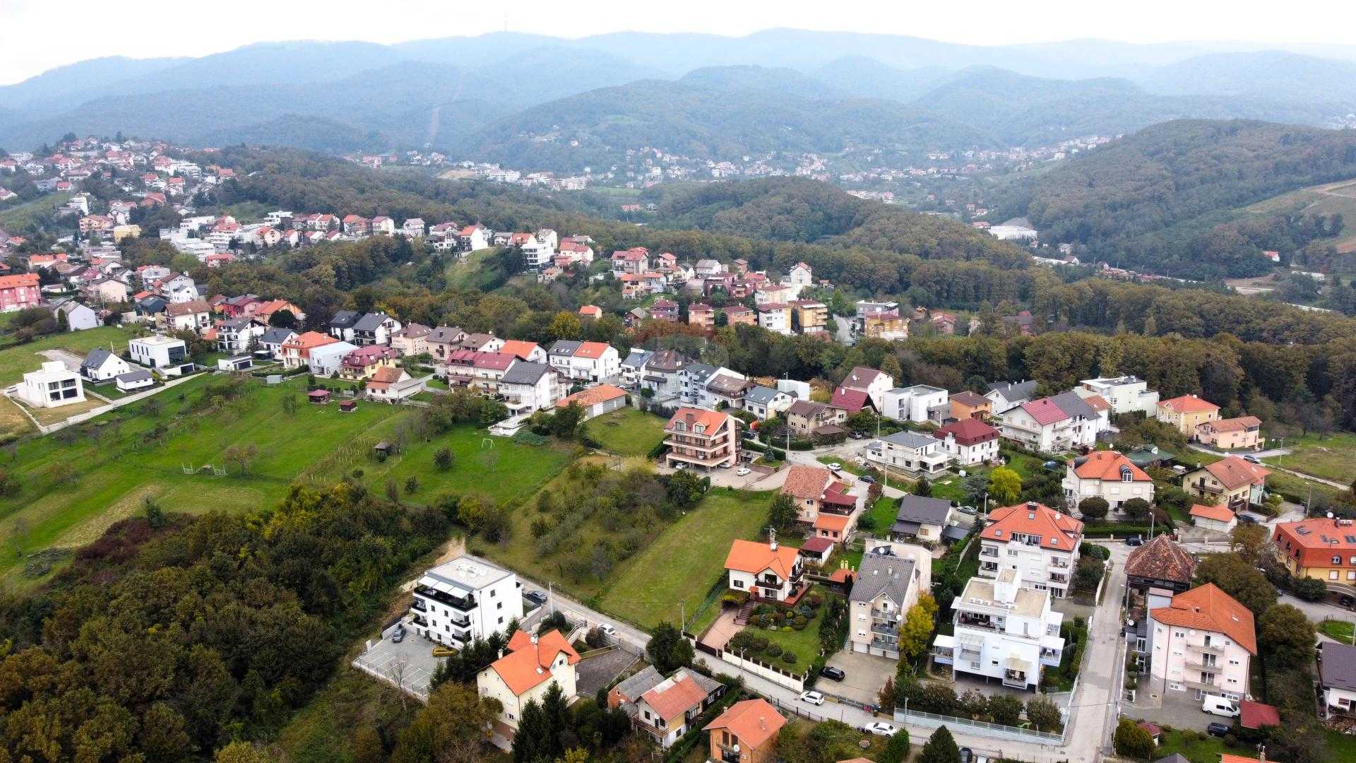 土地 在 戈尔尼·布科维奇, 萨格勒布，毕业 12297719