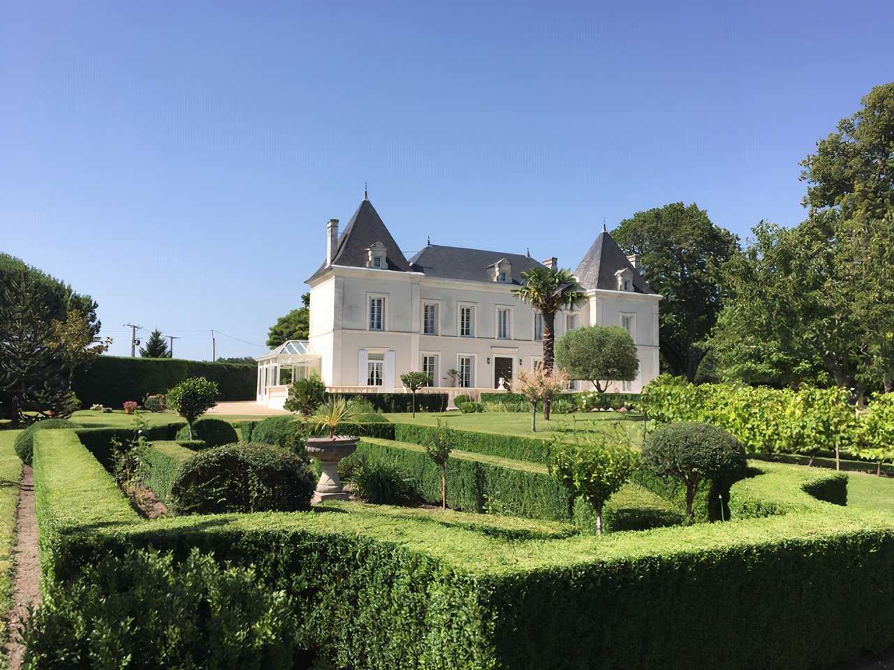 Dom w Chalais, Nouvelle-Aquitaine 12298750