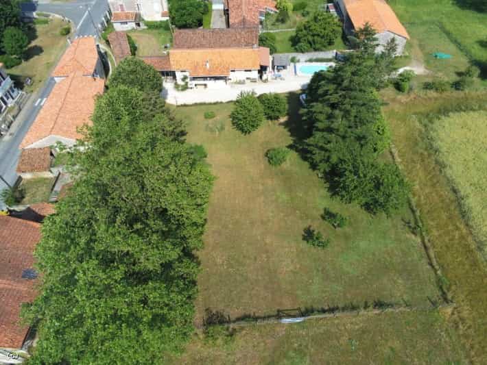 House in Mansle, Nouvelle-Aquitaine 12299435