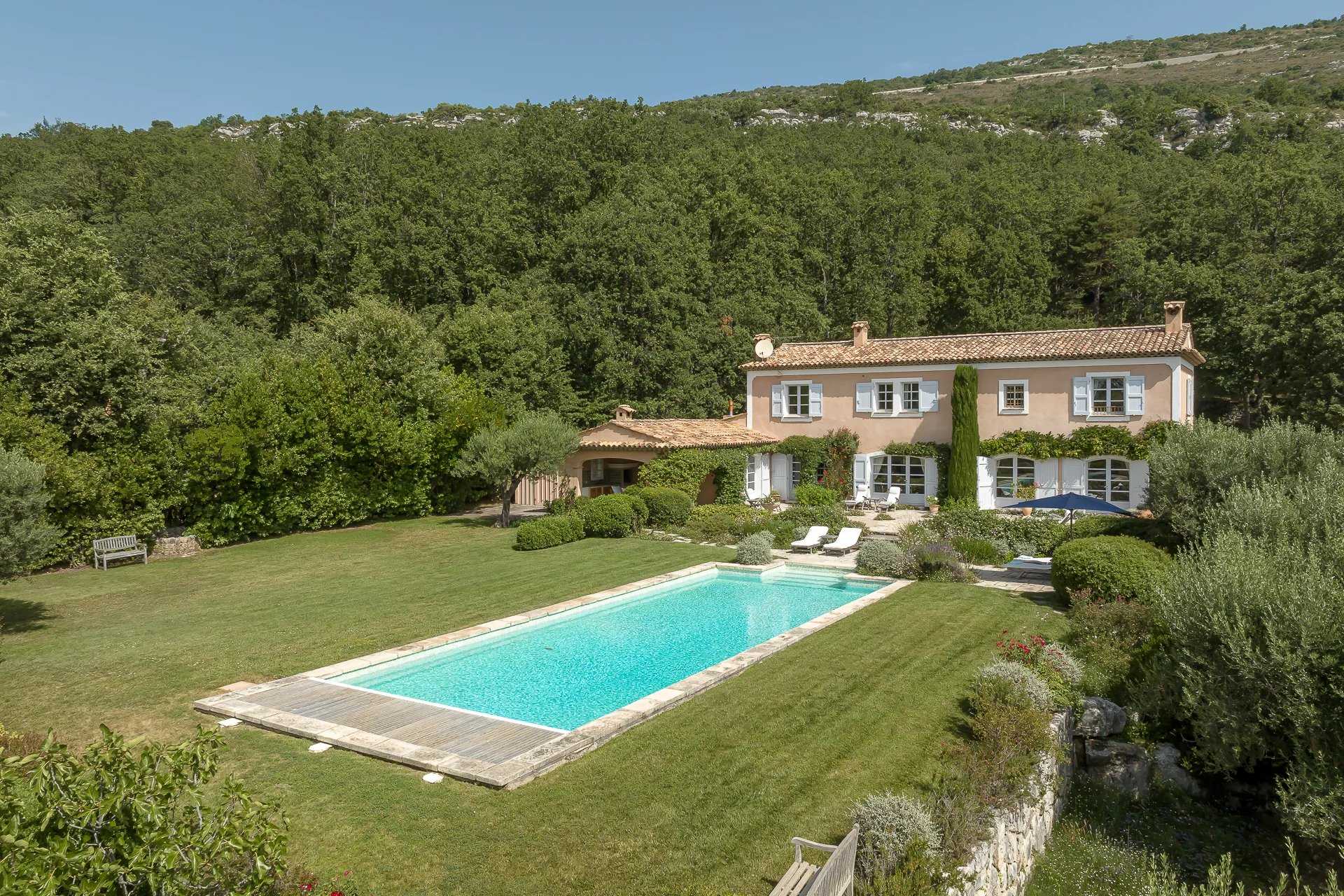 Будинок в Saint-Vallier-de-Thiey, Provence-Alpes-Côte d'Azur 12299577