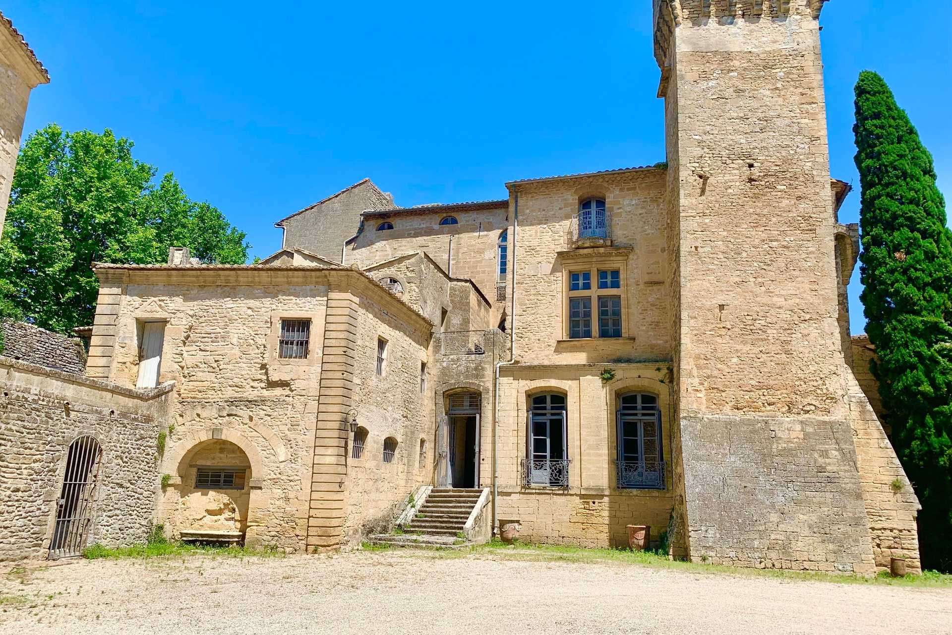 Kaupallinen sisään Vers-Pont-du-Gard, Occitanie 12299856