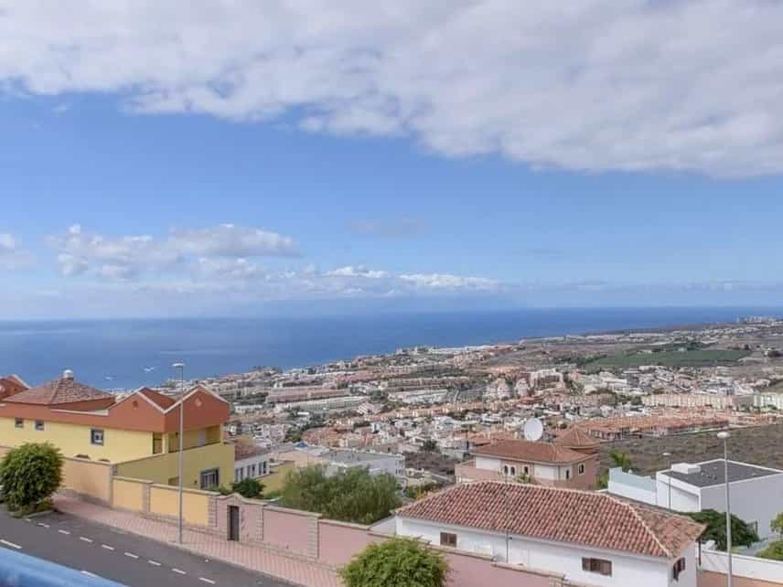 Condominium in Santa Cruz, Canary Islands 12300429