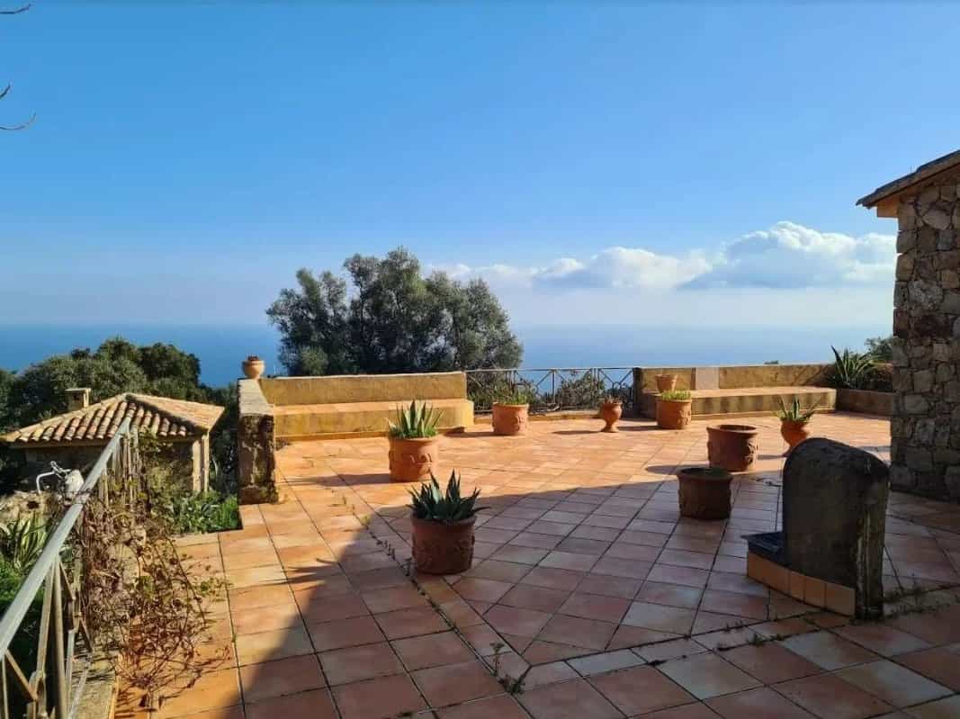 rumah dalam Solenzara, Corsica 12300439