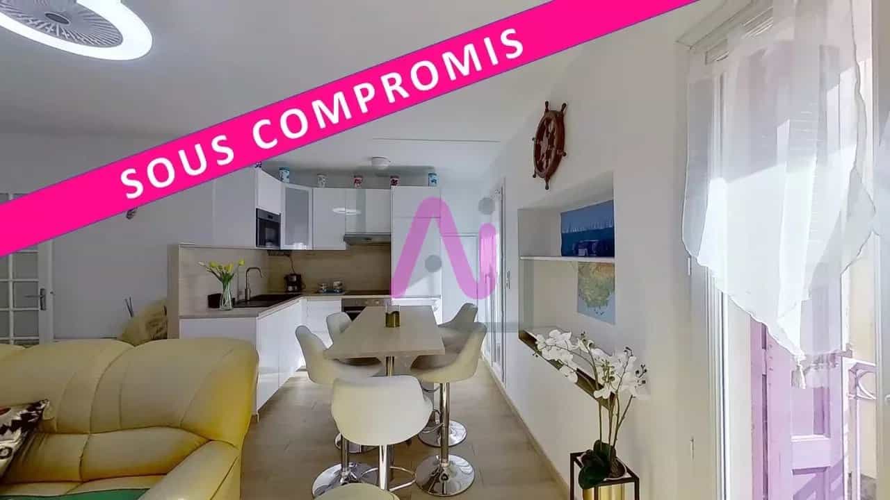 Multiple Houses in Hyeres, Provence-Alpes-Cote d'Azur 12300465