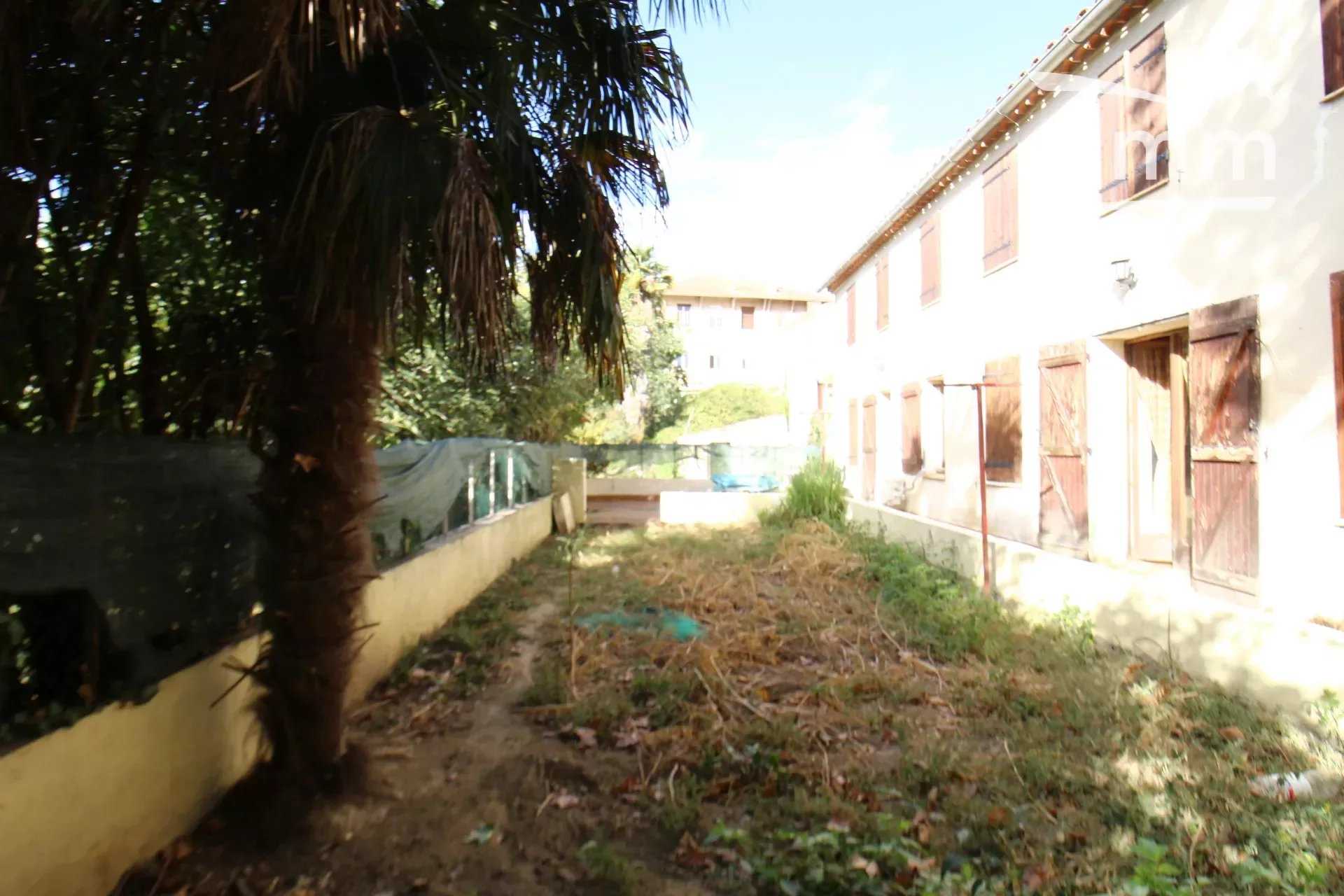 Useita taloja sisään Espéraza, Aude 12300469