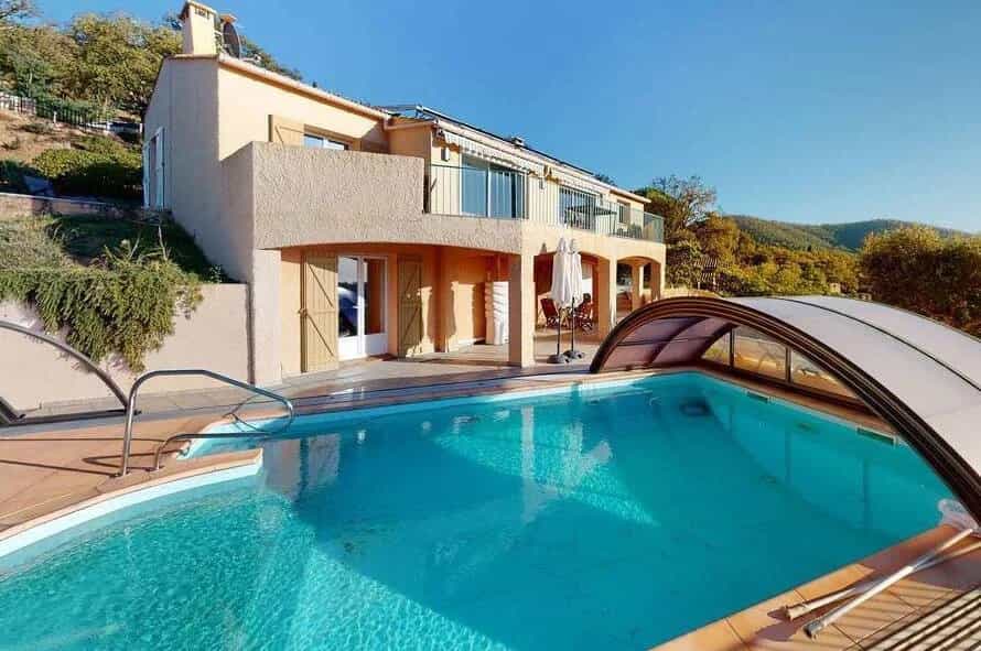 House in La Londe-les-Maures, Provence-Alpes-Cote d'Azur 12300496