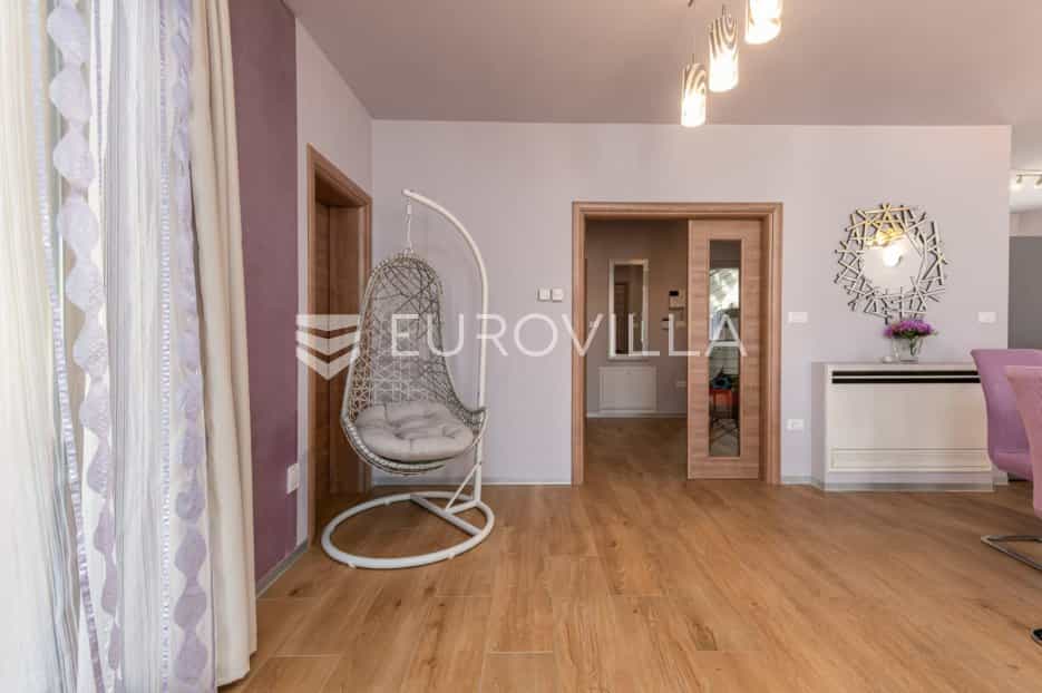 公寓 在 Banjole, Istarska županija 12300756