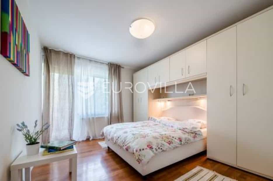 Condominium in Zagreb,  12300787