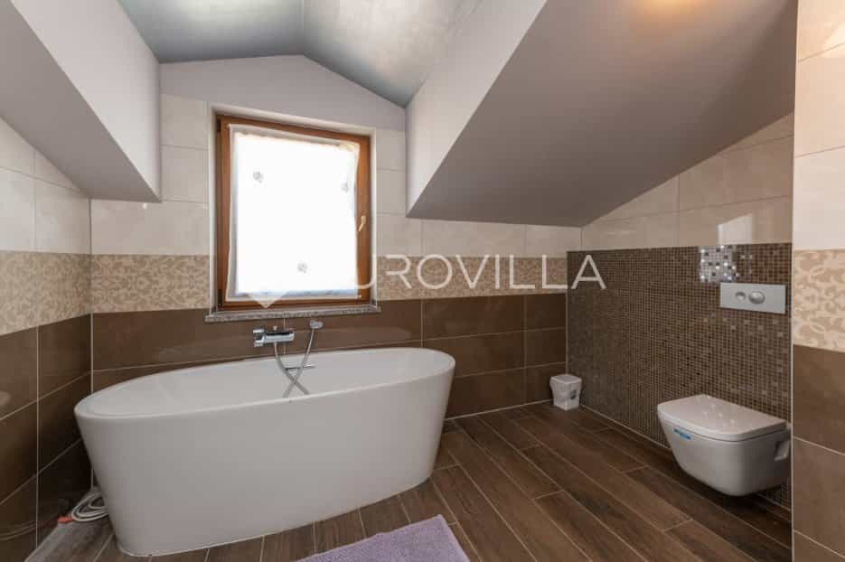公寓 在 Banjole, Istarska županija 12300800
