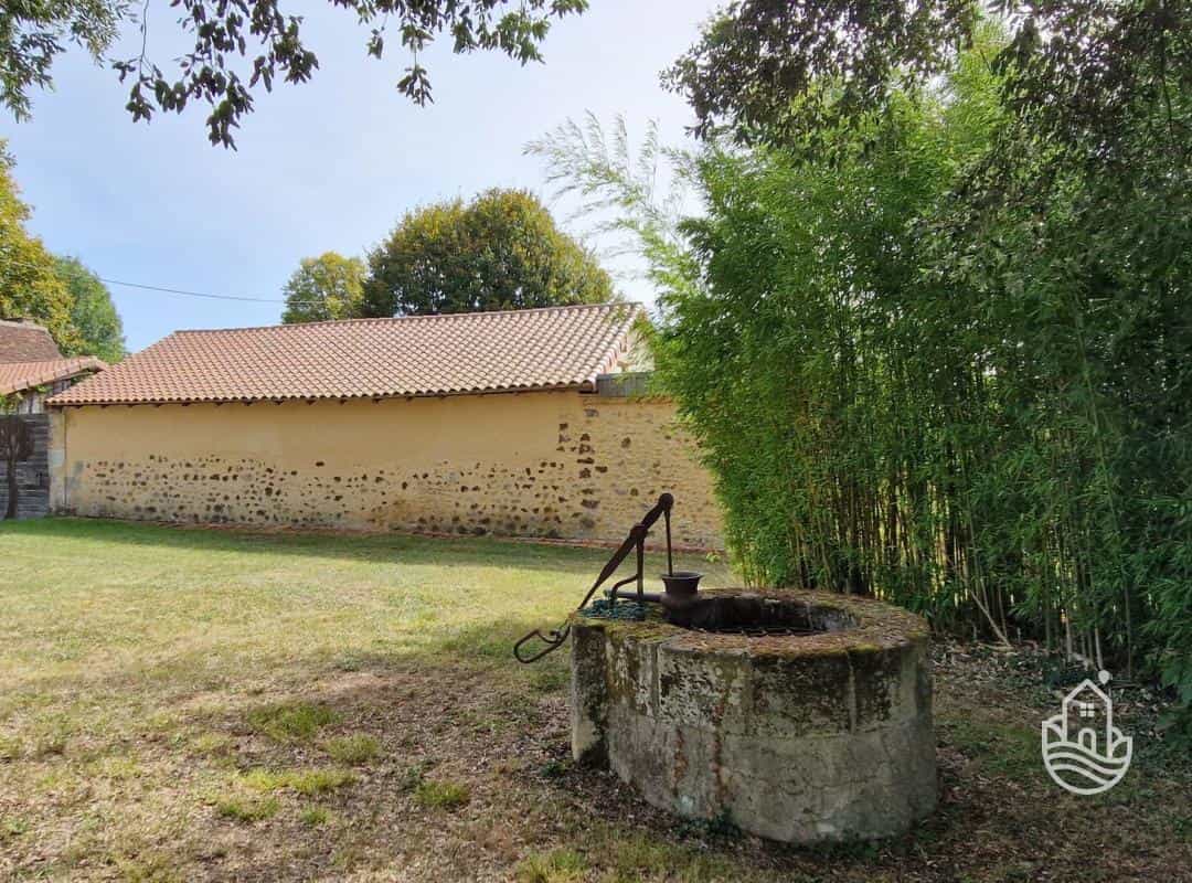 Haus im Rouffignac-Saint-Cernin-de-Reilhac, Neu-Aquitanien 12302016