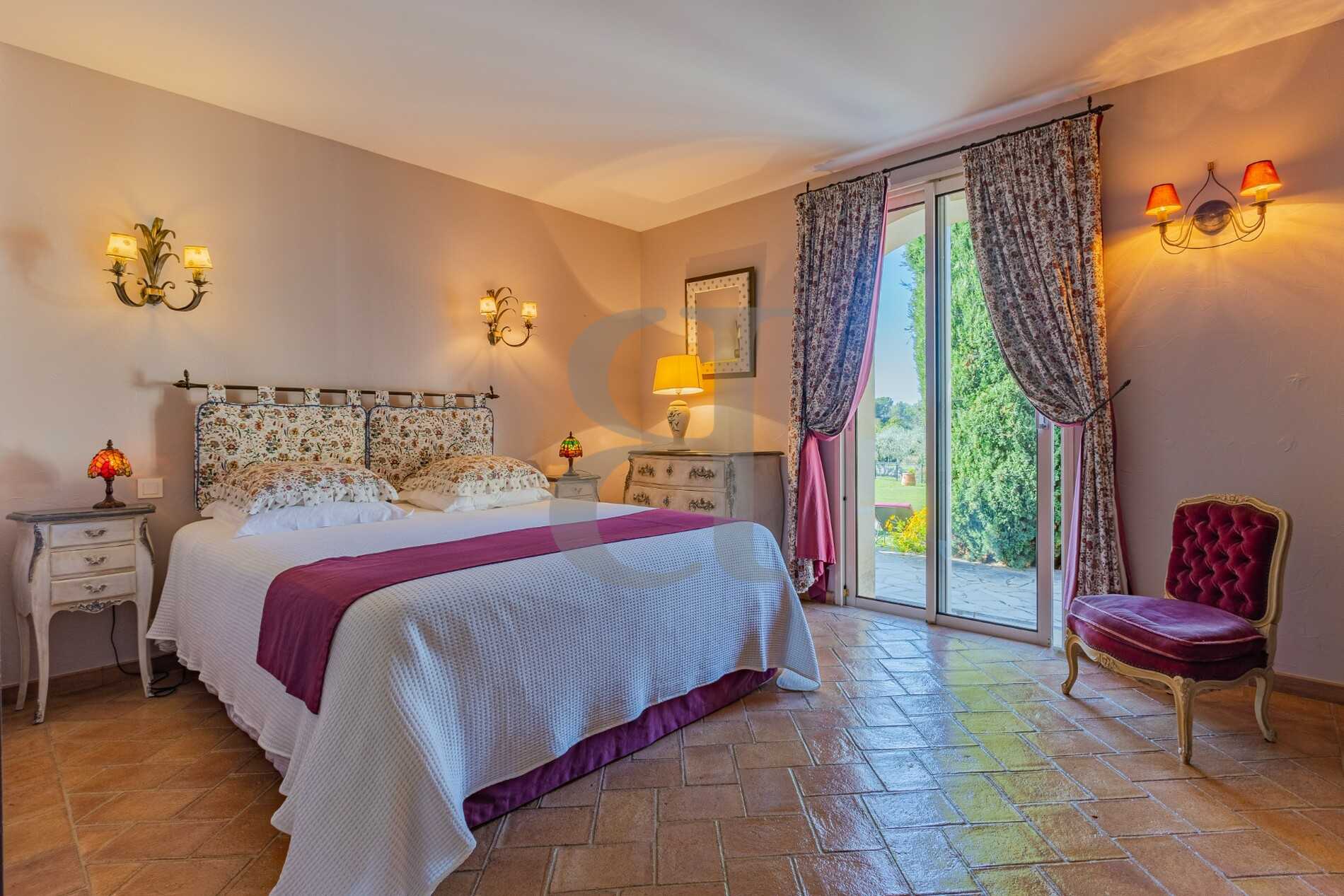 मकान में Les Baux-de-Provence, Provence-Alpes-Côte d'Azur 12302116