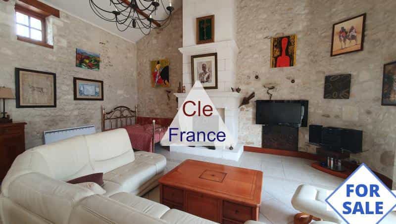 Talo sisään Chazelles, Nouvelle-Aquitaine 12302694