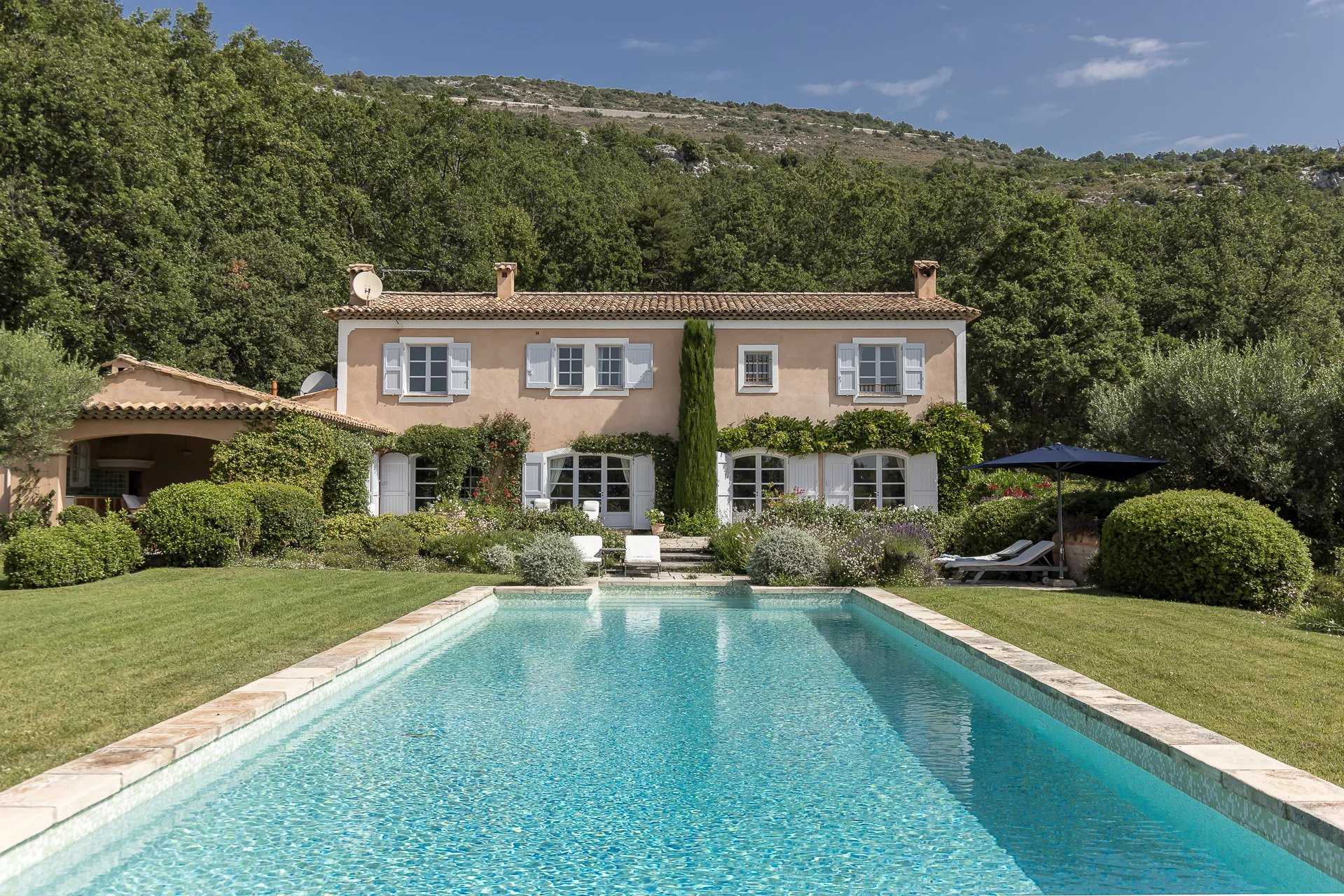 Будинок в Saint-Vallier-de-Thiey, Provence-Alpes-Côte d'Azur 12302738