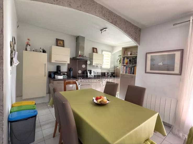 公寓 在 洛尔格, 普罗旺斯-阿尔卑斯-蓝色海岸 12302940