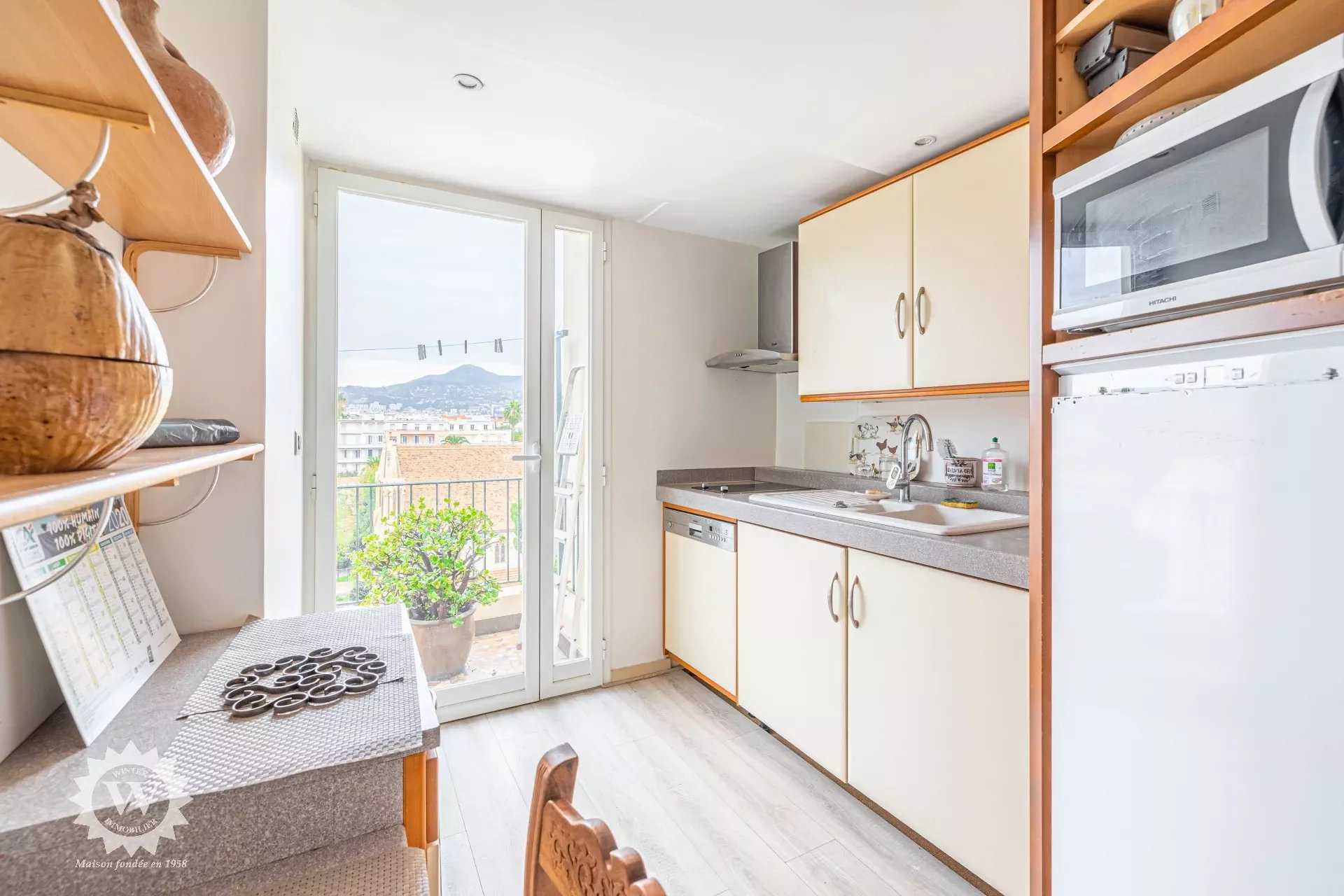 公寓 在 Nice, Alpes-Maritimes 12302998