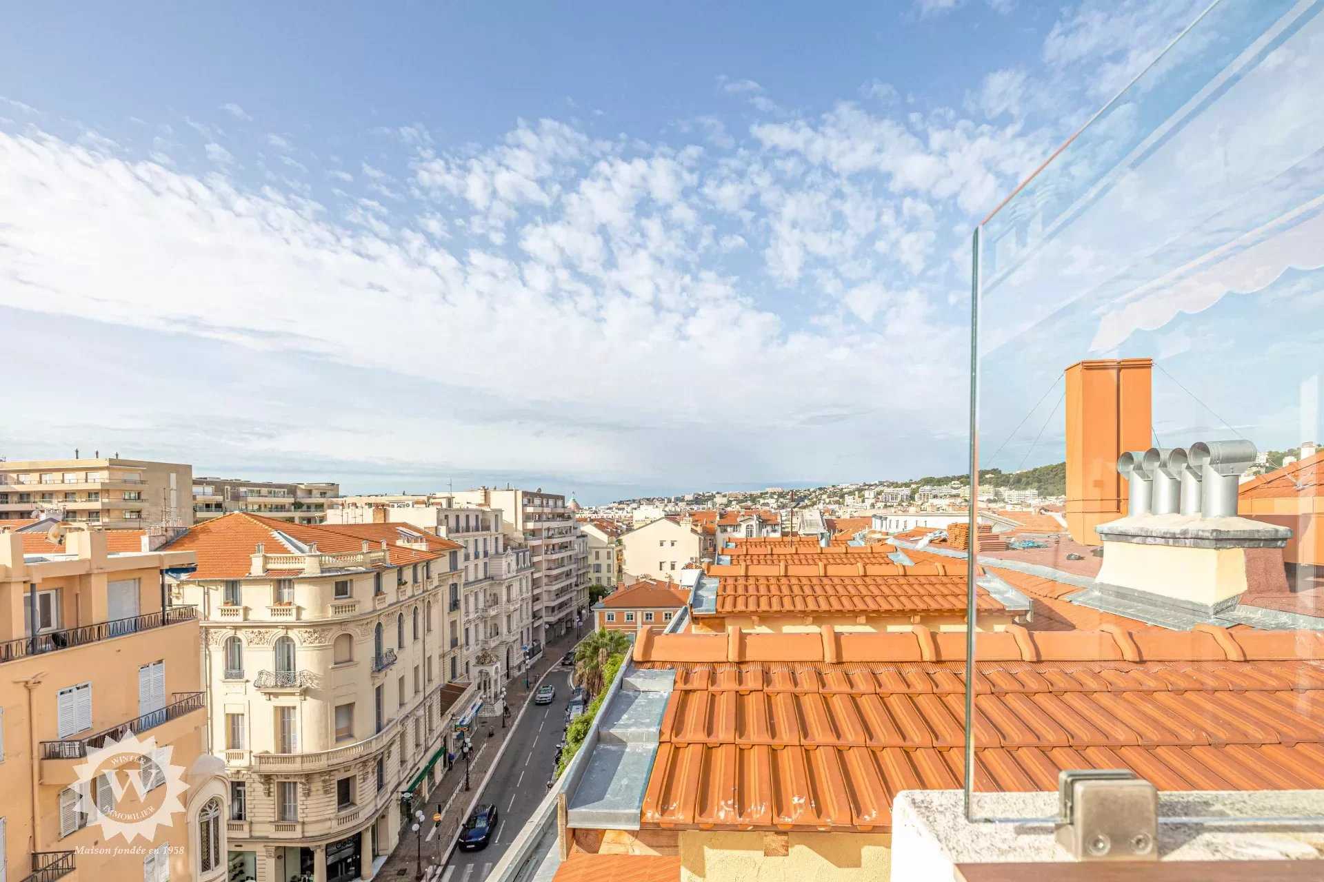 Condominium in Nice, Provence-Alpes-Cote d'Azur 12302998