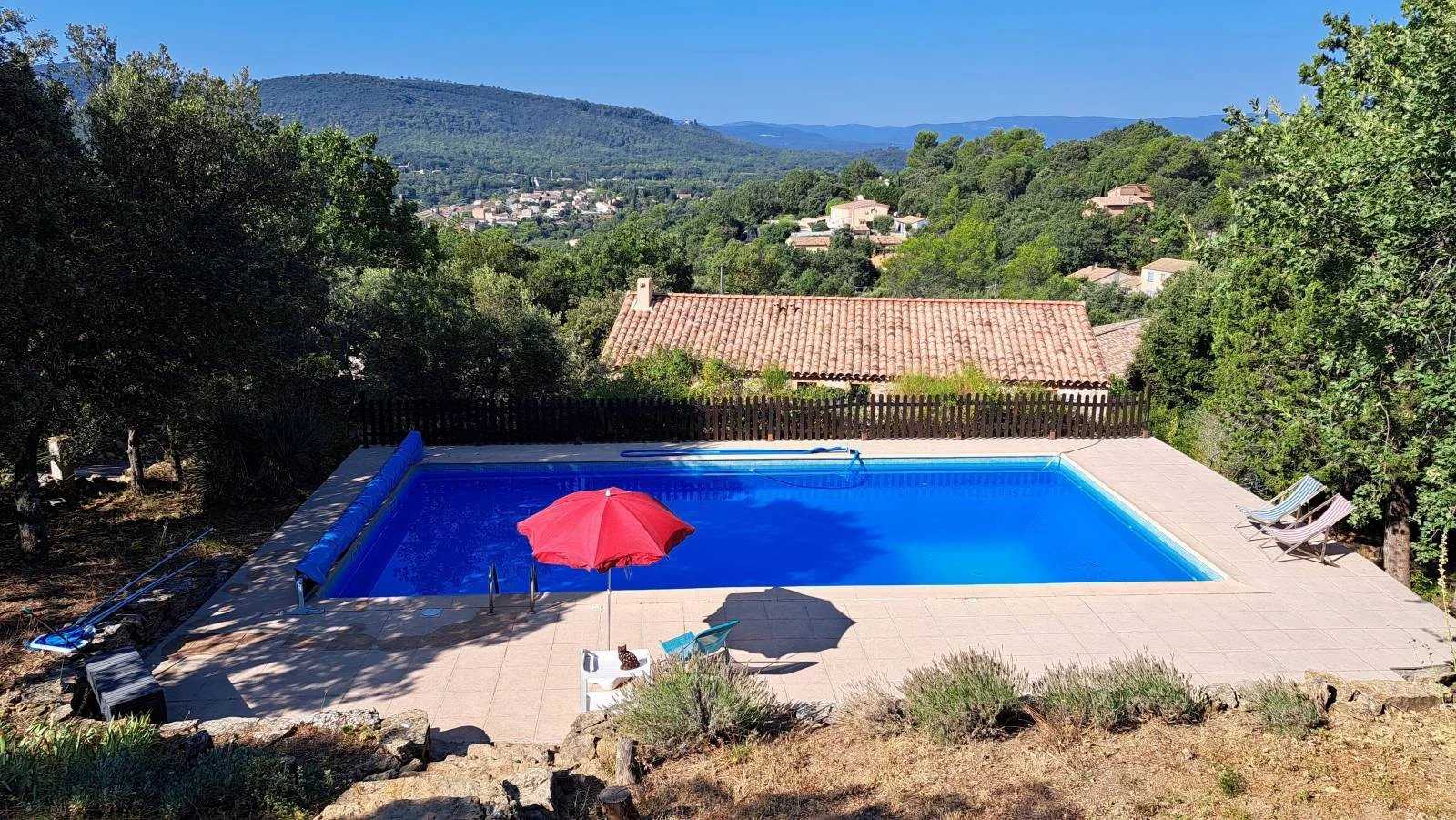 Huis in Sainte-Anastasie-sur-Issole, Provence-Alpes-Cote d'Azur 12303012