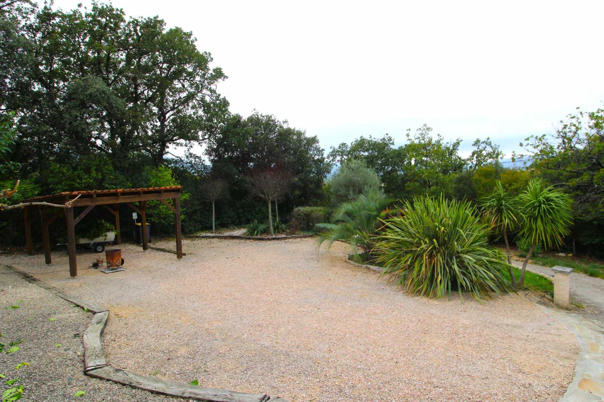 σπίτι σε Rocbaron, Provence-Alpes-Cote d'Azur 12303014