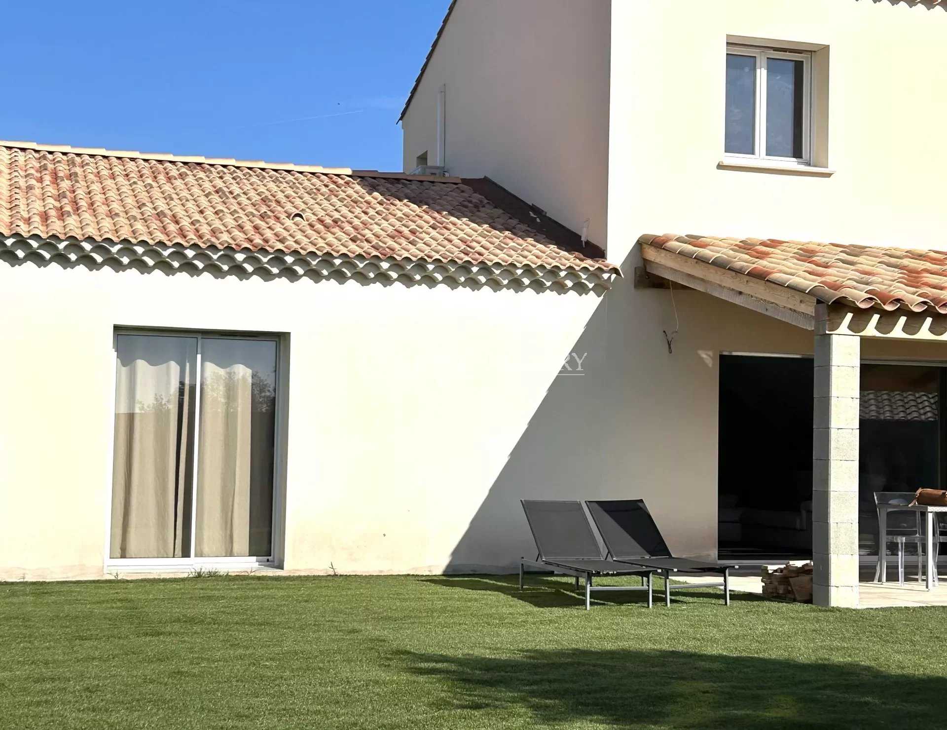 Haus im Puget-sur-Argens, Provence-Alpes-Côte d'Azur 12303445