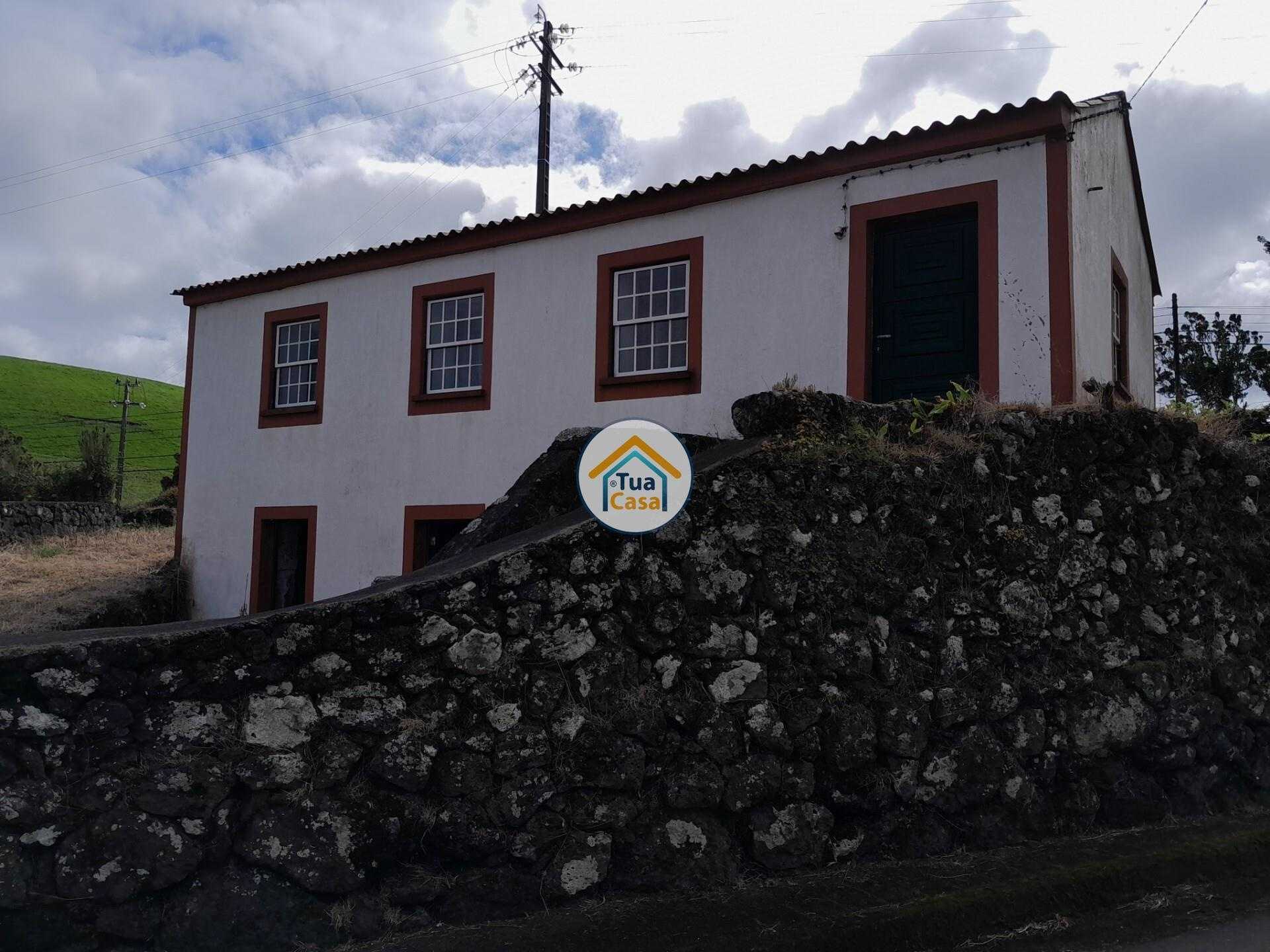Rumah di Calheta, Azores 12303488