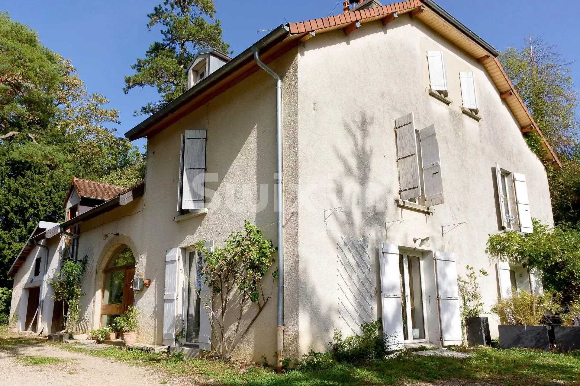 House in Lons-le-Saunier, Bourgogne-Franche-Comte 12304429