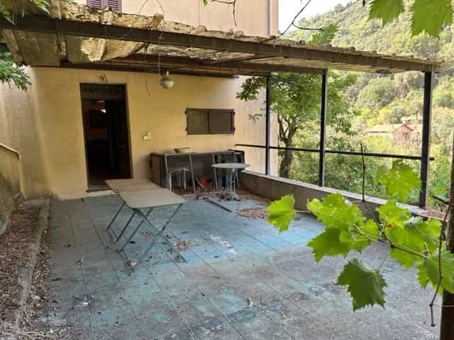 Dom w La Madeleine, Provence-Alpes-Cote d'Azur 12304449