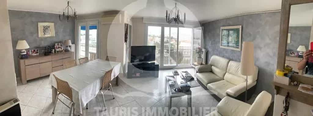 Condominium in Sainte-Anne, Provence-Alpes-Cote d'Azur 12304475