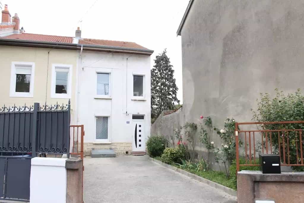 Πολλαπλά Σπίτια σε Dombasle-sur-Meurthe, Grand Est 12304499